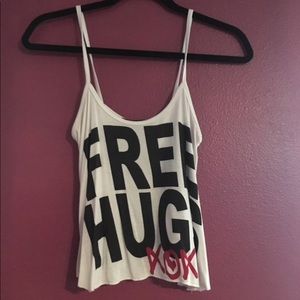 Free Hugs xoxo print tank top**
